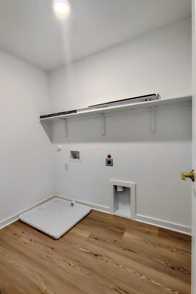 Spacious, unfurnished interior of a new home in Wolf Ranch, Georgetown (Image 18).