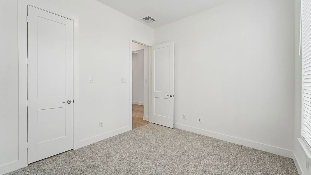 Representative unfurnished interior of a home built from the Cayman by Chesmar Homes in Crescent Bluff, Georgetown (Image 26).
