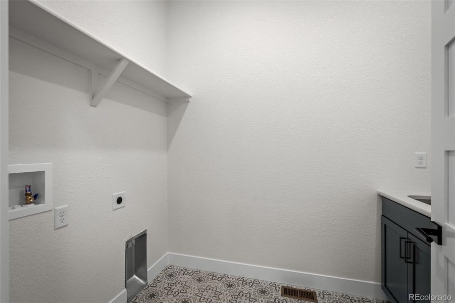 Spacious, unfurnished interior of a new home in Cloverleaf – Mountainview Collection, Monument (Image 24).