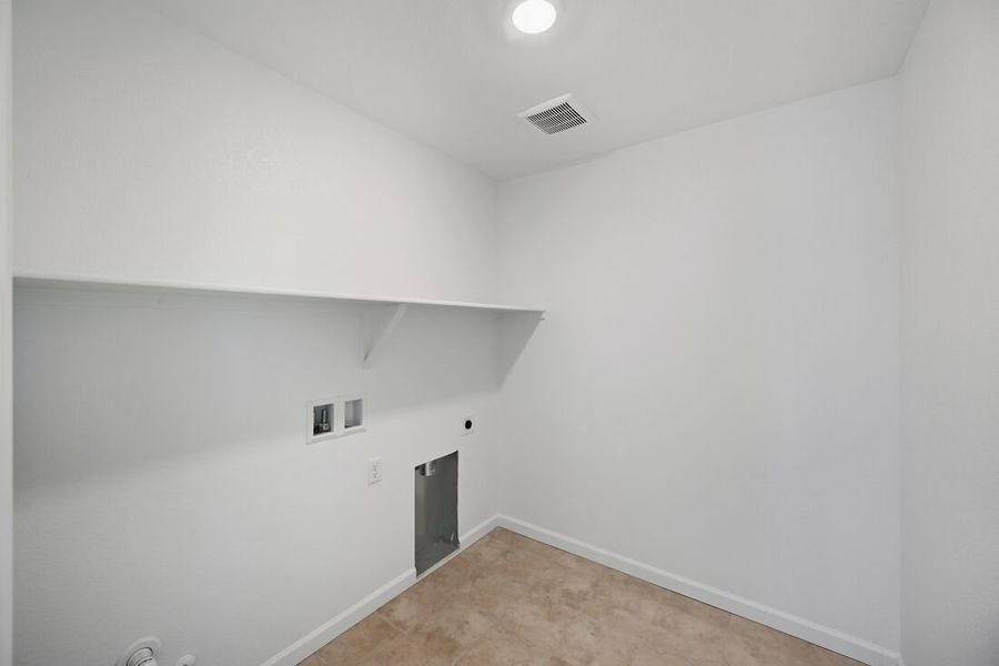 Spacious, unfurnished interior of a new home in Trailstone Town Collection, Arvada (Image 20).