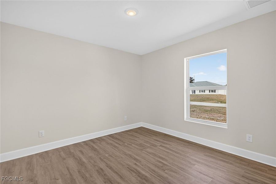 Spacious, unfurnished interior of a new home in Cape Coral, Cape Coral (Image 16).