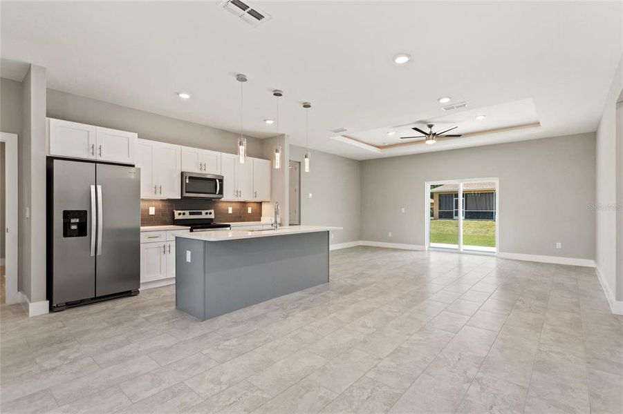 Spacious, unfurnished interior of a new home in , Arcadia (Image 23).