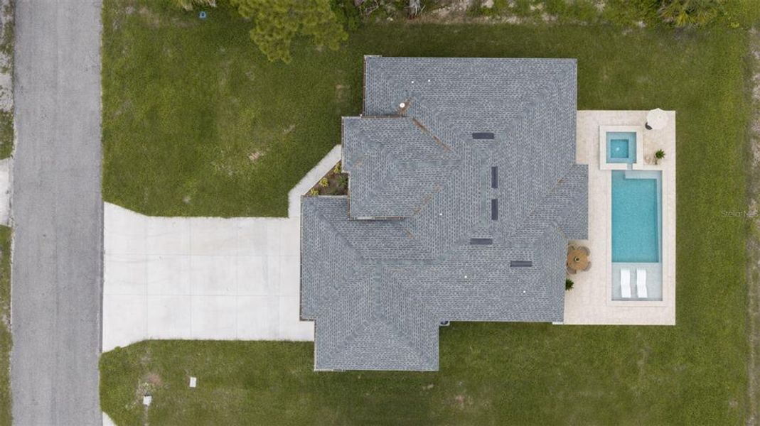 Exterior details and patio area of a home in , Port Charlotte (Image 3).