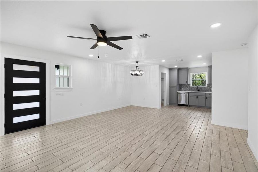 Spacious, unfurnished interior of a new home in , Gun Barrel City (Image 20). Spacious, unfurnished interior of a new home in , Gun Barrel City (Image 20).