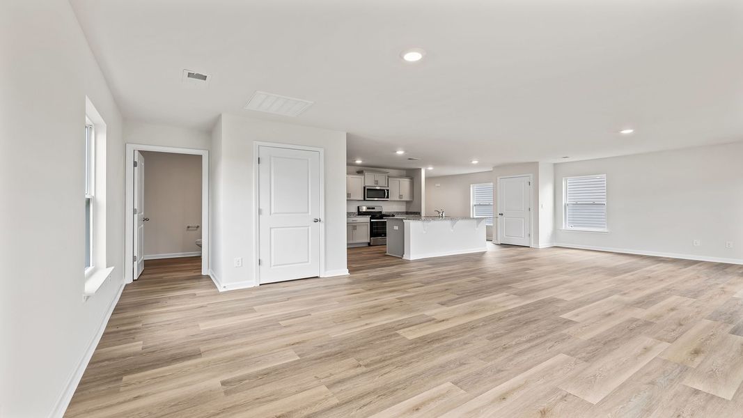 Spacious, unfurnished interior of a new home in Durbin Meadows, Fountain Inn (Image 16).