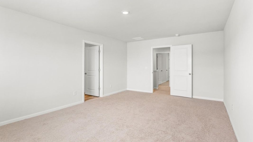 Spacious, unfurnished interior of a new home in Rivers Reach, Yemassee (Image 13).