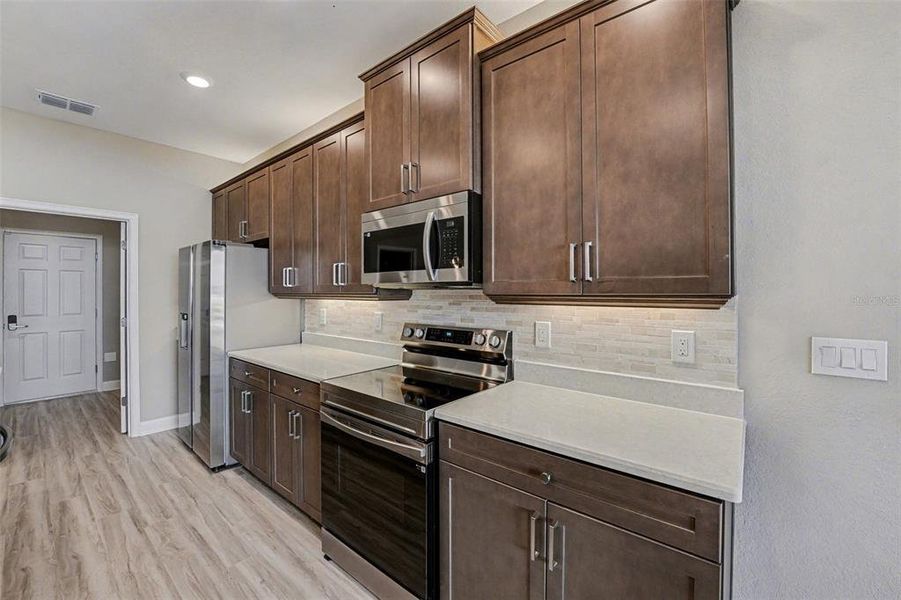 Furnished interior view inside a new home in , Lake Alfred (Image 12).