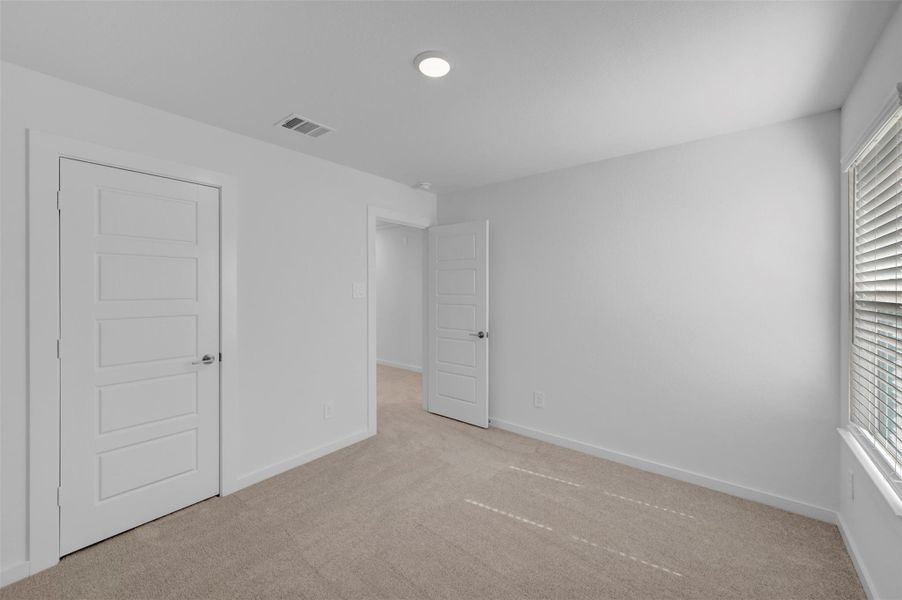 Spacious, unfurnished interior of a new home in Sorella, Tomball (Image 16).