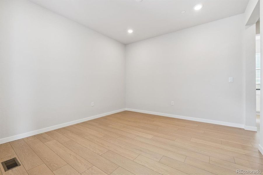 Spacious, unfurnished interior of a new home in Prestige Collection at Parkdale Commons, Lafayette (Image 18).