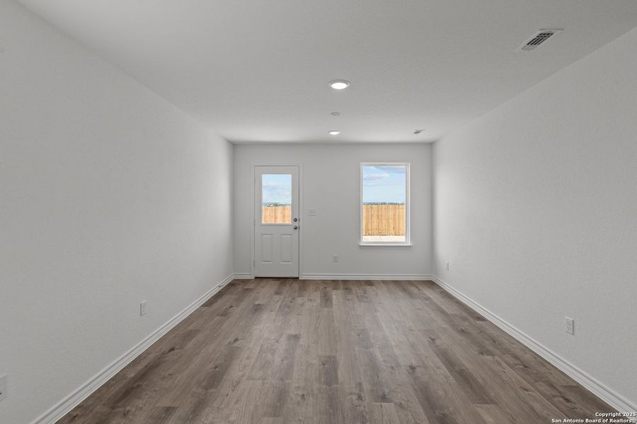 Spacious, unfurnished interior of a new home in Vista Real, Converse (Image 27).