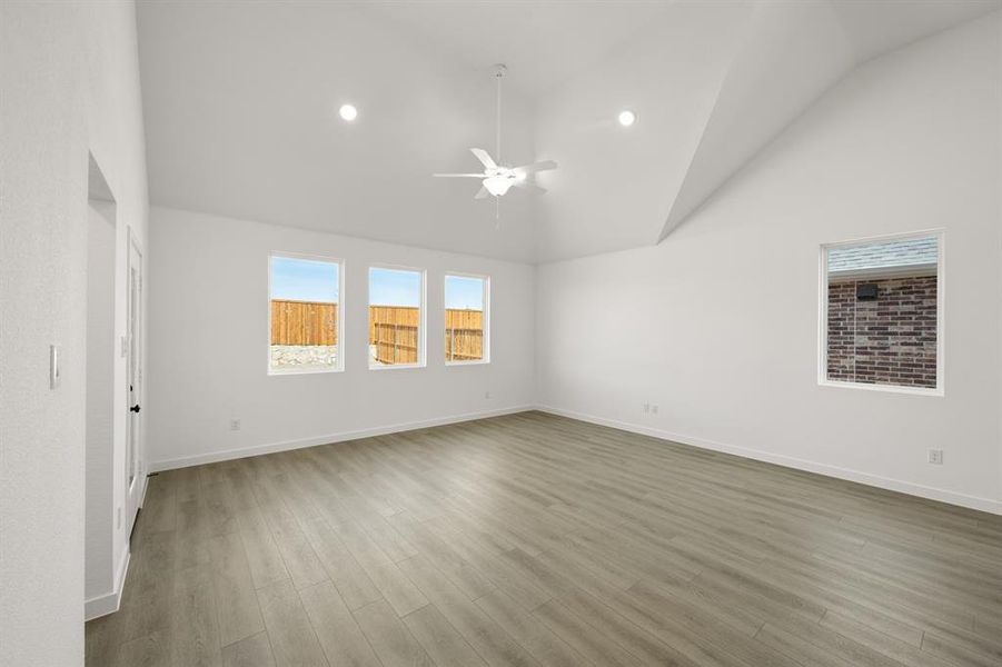669 Tyronza- Living Room-2