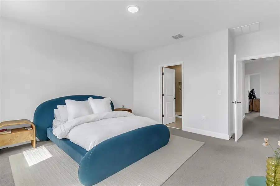 Furnished interior view inside a new home in , Winter Garden (Image 16).