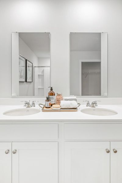 Close-up of interior finishes inside a home in Pineview North, Summerville (Image 17).