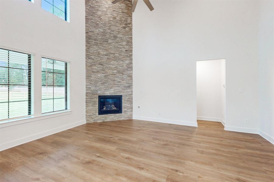 Spacious, unfurnished interior of a new home in Sorella, Tomball (Image 34).