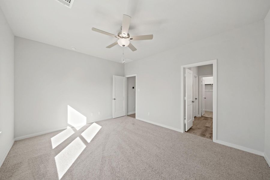 Spacious, unfurnished interior of a new home in Riverwood Ranch, Angleton (Image 14).