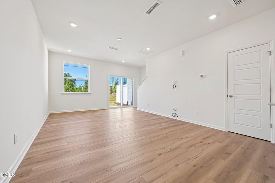 8-web-or-mls-Oakdale Dr-S2204-008 8-web-or-mls-Oakdale Dr-S2204-008
