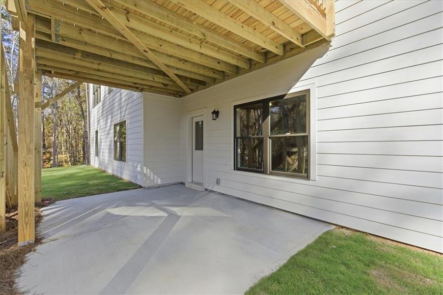 Exterior details and patio area of a home in Ford Landing, Acworth (Image 27).