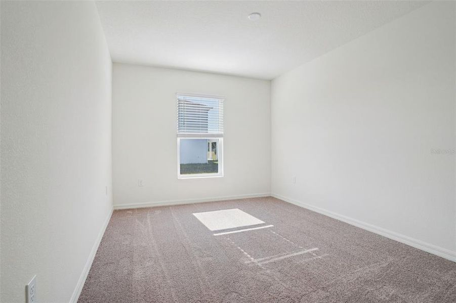 Spacious, unfurnished interior of a new home in Silver Lake Estates II, Leesburg (Image 15).