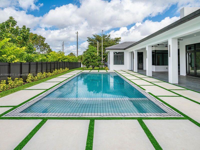 Image 74 of a home in .