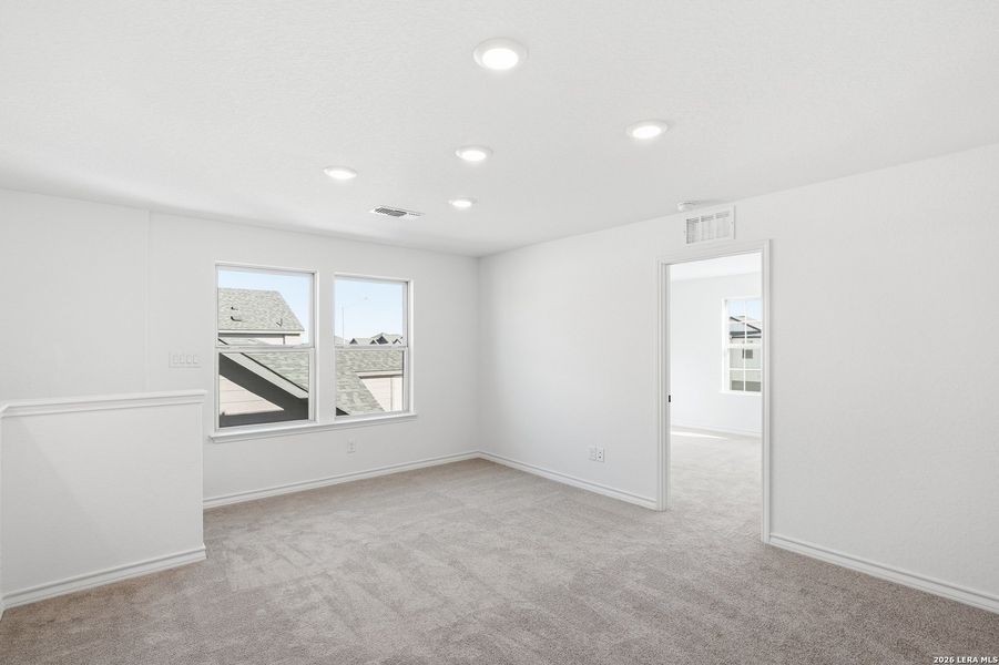 Spacious, unfurnished interior of a new home in Dove Song, Marion (Image 30).