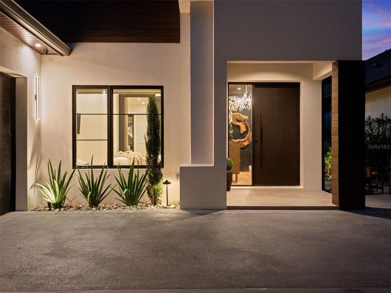 Exterior details and patio area of a home in , Orlando (Image 3).
