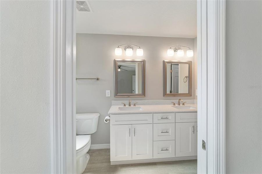 Furnished interior view inside a new home in , Ocklawaha (Image 12).