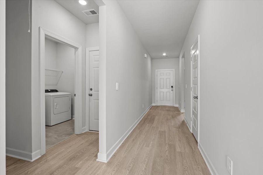 Spacious, unfurnished interior of a new home in Holland Park, Spartanburg (Image 17).