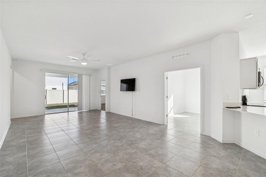 Spacious, unfurnished interior of a new home in Ranches at Lake McLeod, Eagle Lake (Image 42).