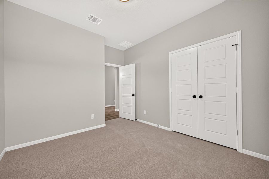Spacious, unfurnished interior of a new home in , Angleton (Image 37).