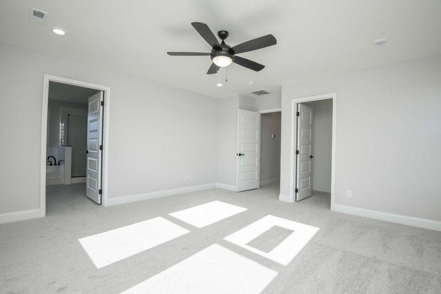 Spacious, unfurnished interior of a new home in Ivey Farms - The Grove Collection, Farragut (Image 33). Spacious, unfurnished interior of a new home in Ivey Farms - The Grove Collection, Farragut (Image 33).