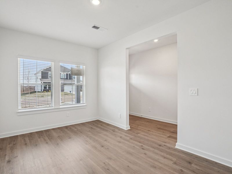 Spacious, unfurnished interior of a new home in River Ridge, Clarksville (Image 10).