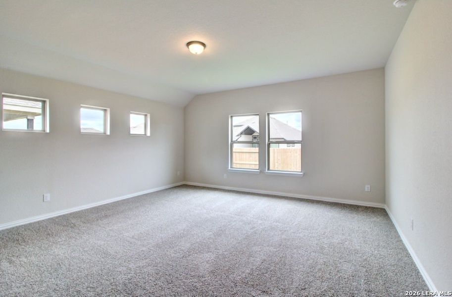 Spacious, unfurnished interior of a new home in Meyer Ranch - Enclave, New Braunfels (Image 9).