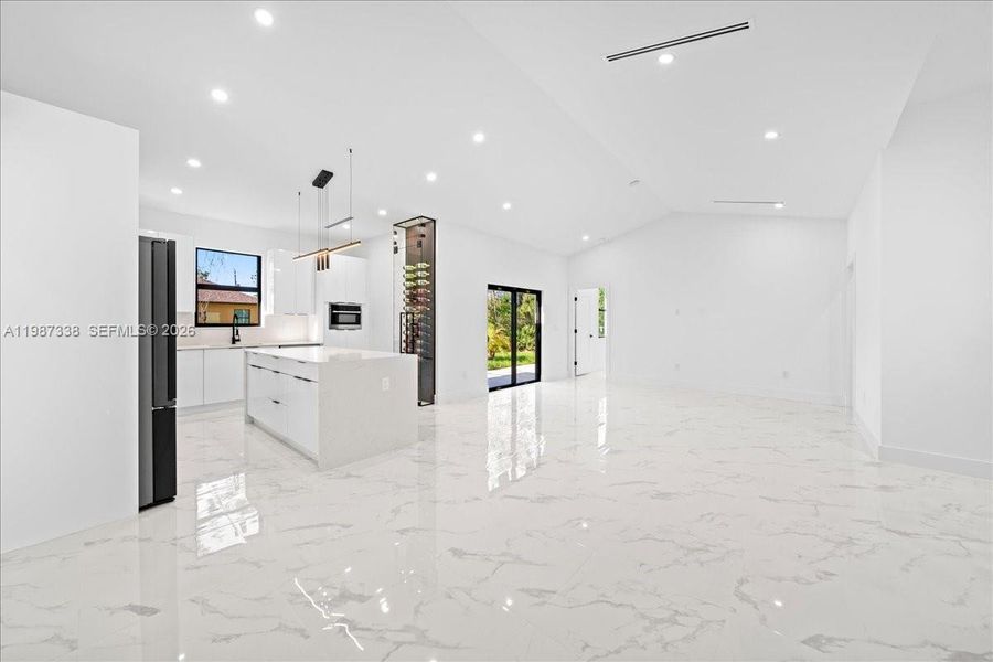 Spacious, unfurnished interior of a new home in , Lehigh Acres (Image 26).