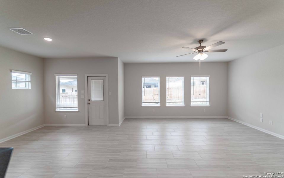 Spacious, unfurnished interior of a new home in Hickory Ridge, Elmendorf (Image 9).