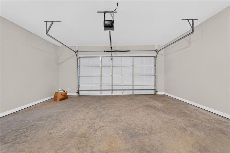 Spacious, unfurnished interior of a new home in , Gainesville (Image 43).