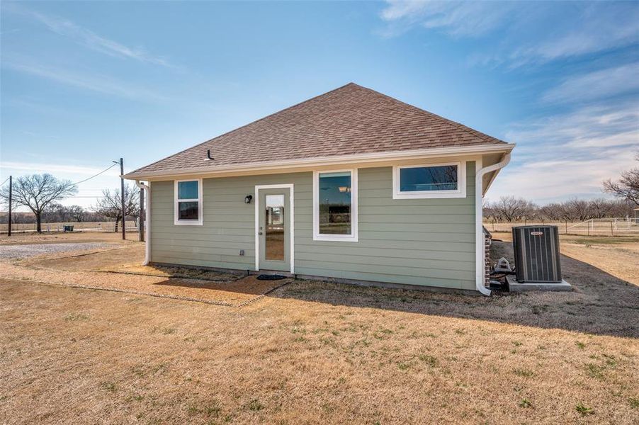 Exterior details and patio area of a home in , Gunter (Image 20).