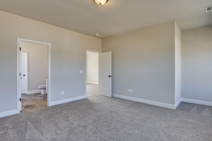 Spacious, unfurnished interior of a new home in , Edgefield (Image 13).
