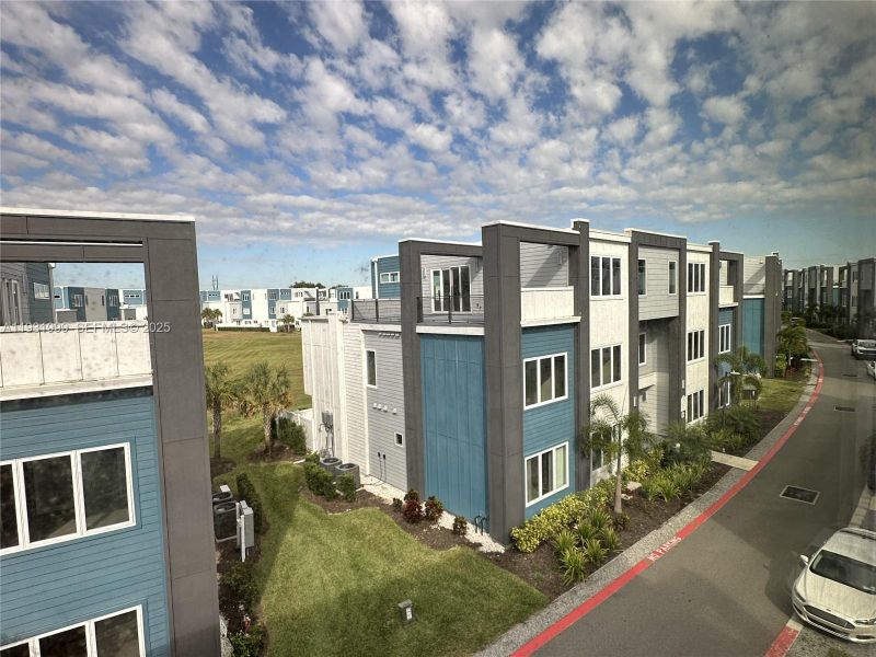 Condo located in Kissimmee, FL showcasing its design and architecture (Image 1). Condo located in Kissimmee, FL showcasing its design and architecture (Image 1).