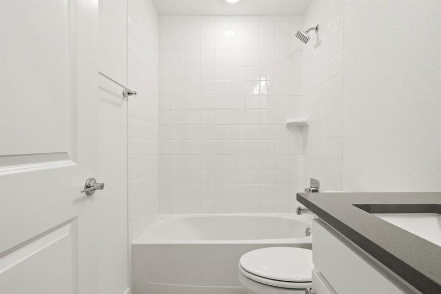 026-8513DelRioTrail-Rowlett-TX-75089-Bathroom2.jpg-SMALL