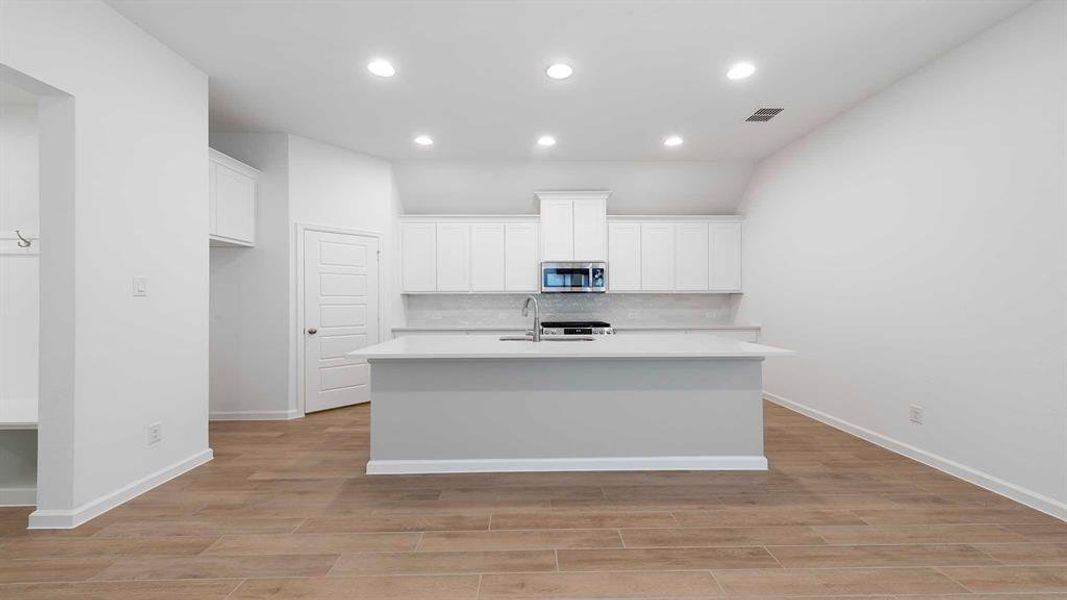 Furnished interior view inside a new home in Avondale 40', Fate (Image 6).