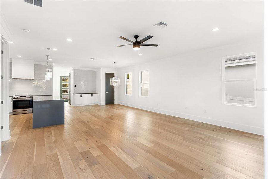 Spacious, unfurnished interior of a new home in , Sarasota (Image 52).