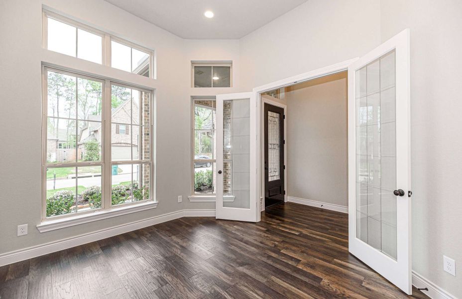Representative unfurnished interior of a home built from the 3326 by Ravenna Homes in Cross Creek West, Fulshear (Image 23).