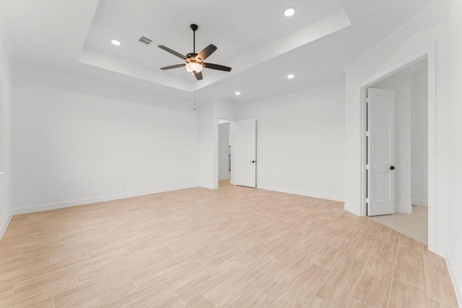 Spacious, unfurnished interior of a new home in , Tomball (Image 45).