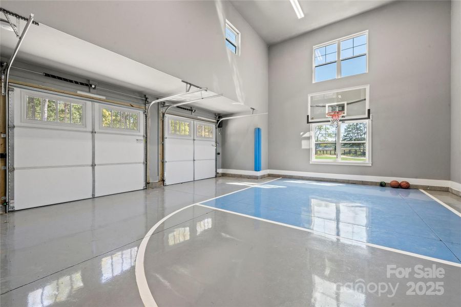 Community amenities in , Clover (Image 31).