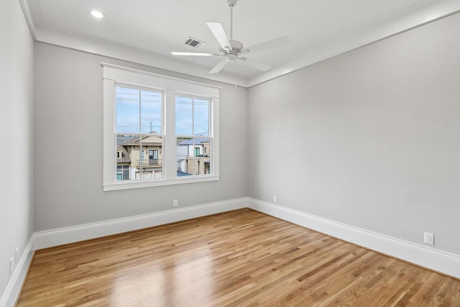 Spacious, unfurnished interior of a new home in , Houston (Image 44).