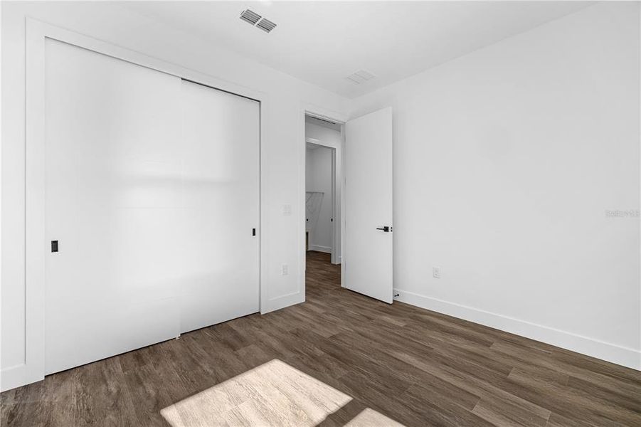 Spacious, unfurnished interior of a new home in , Deland (Image 39).