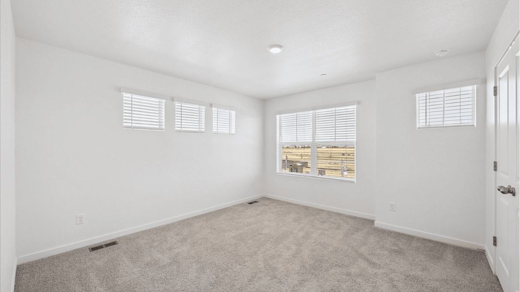 Spacious, unfurnished interior of a new home in Settlers Crossing, Commerce City (Image 22).