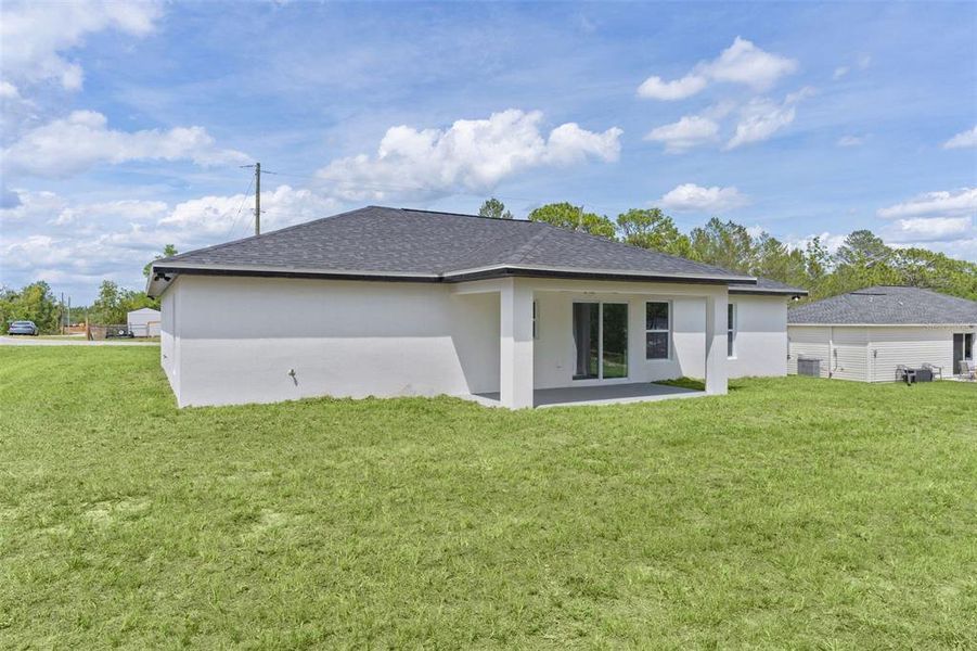 Exterior details and patio area of a home in , Ocklawaha (Image 21).