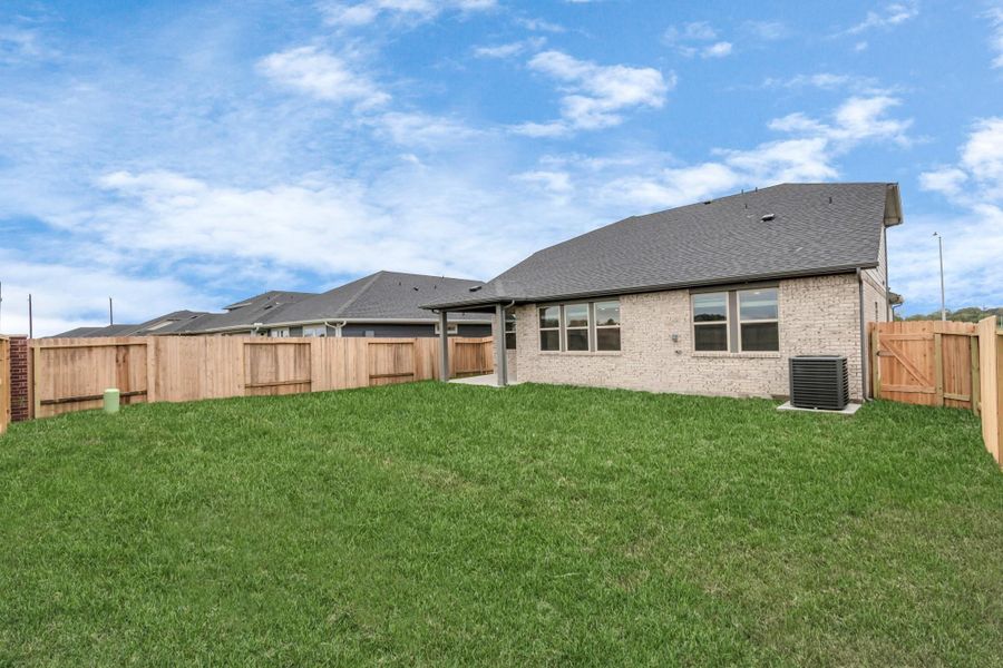 Exterior details of a home in Montgomery Ridge: Landmark Collection, Montgomery (Image 7).