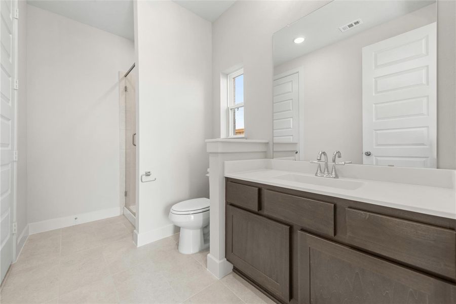 Representative image. Features, selections and colors may vary.